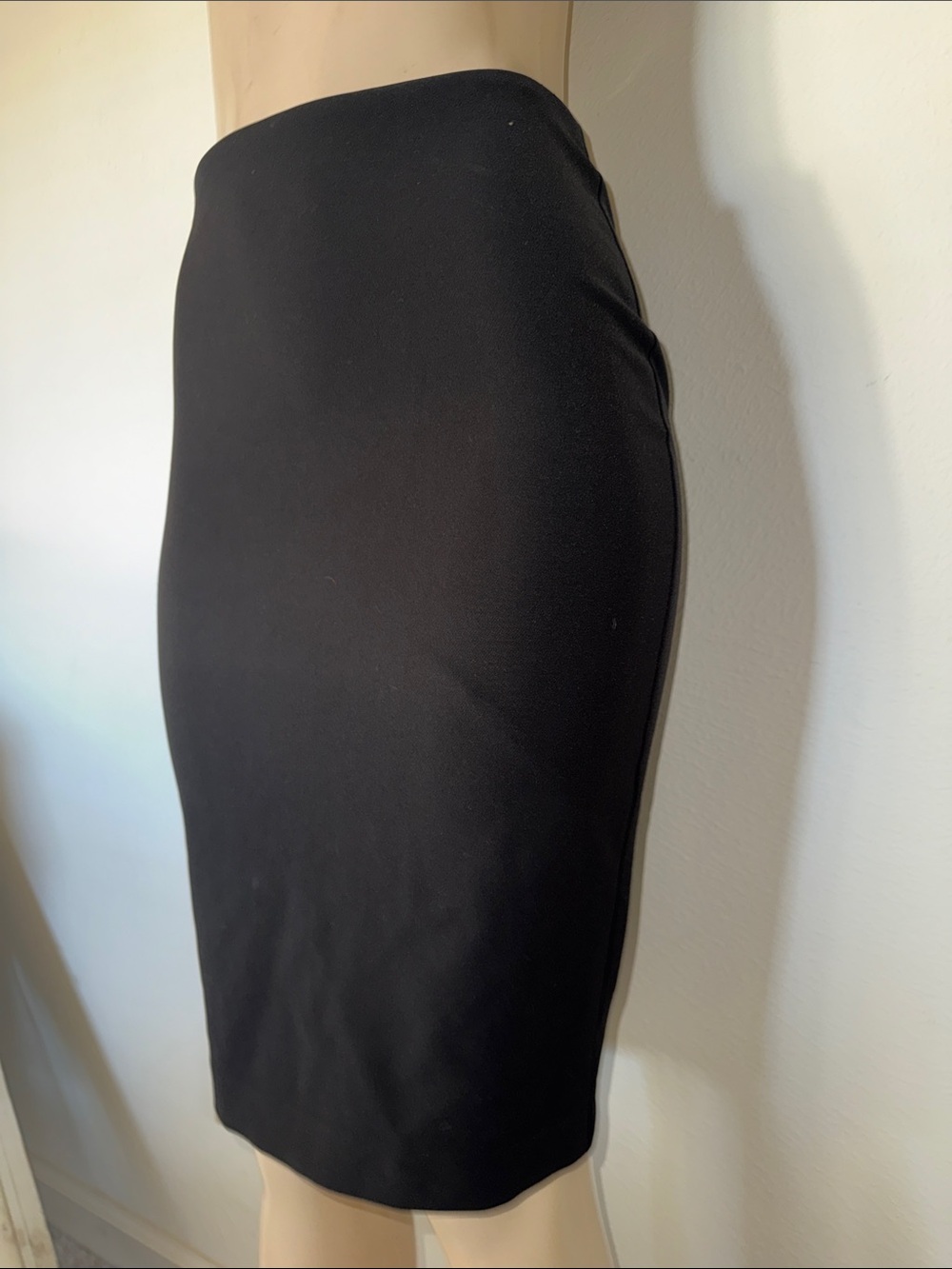 Black Pencil Skirt - Sleek Women's Office Skirt Express size 2 back slit, pleats